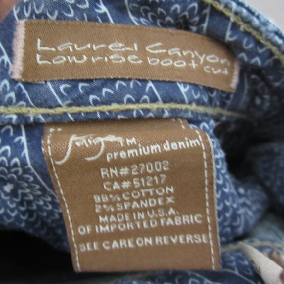 Paige Laurel Canyon EUC Size 25 x 31Bootcut Boot Cut Jeans Distressed - Picture 9 of 9